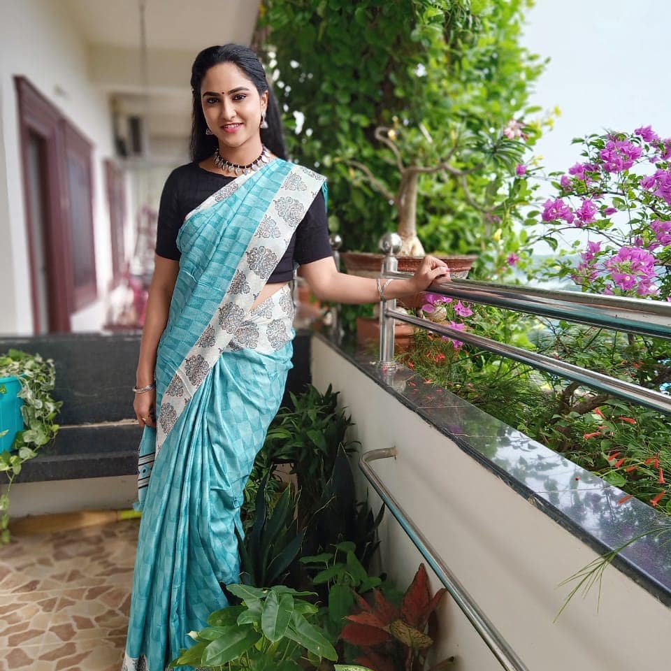 ZEE TELUGU TV ANCHOR KASI ANNAPURNA IN BLUE SAREE BLOUSE 8